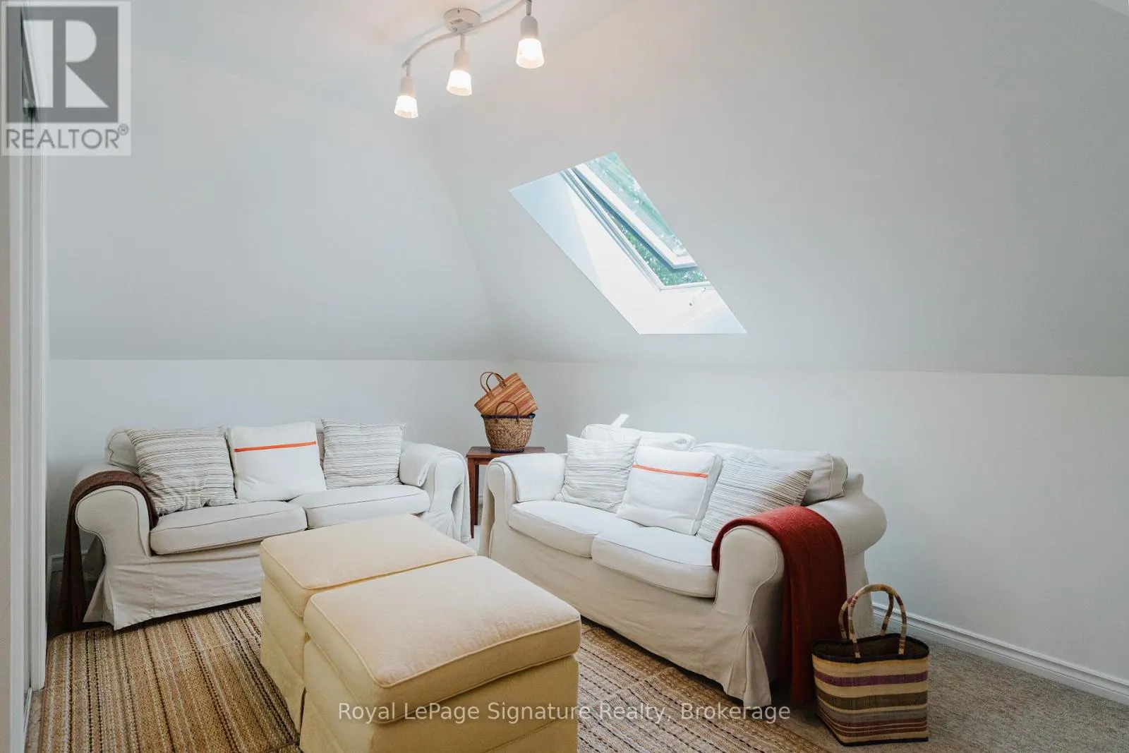 76 TROWBRIDGE STREET W