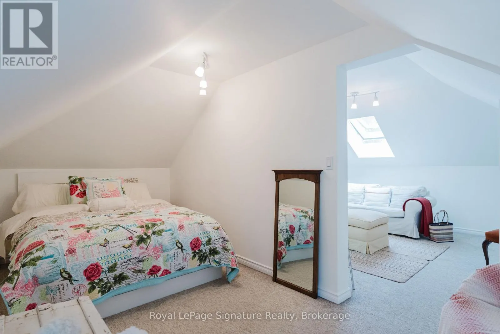 76 TROWBRIDGE STREET W