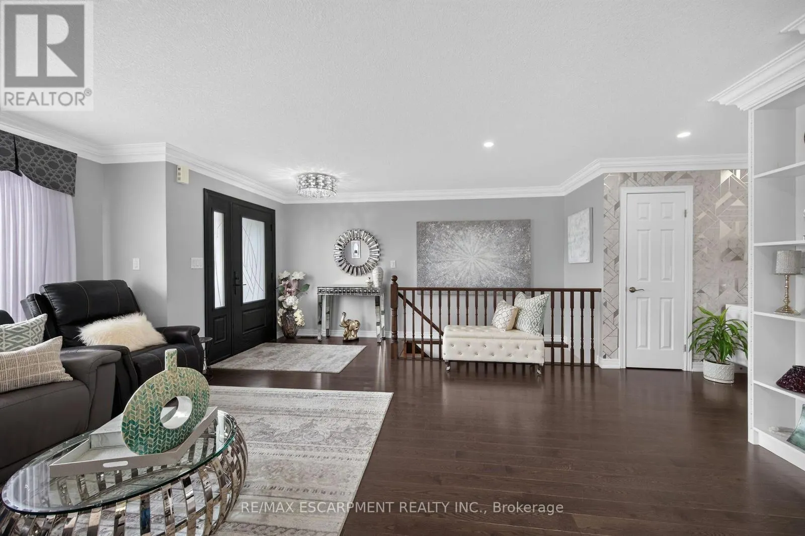 18 LINDA CRESCENT