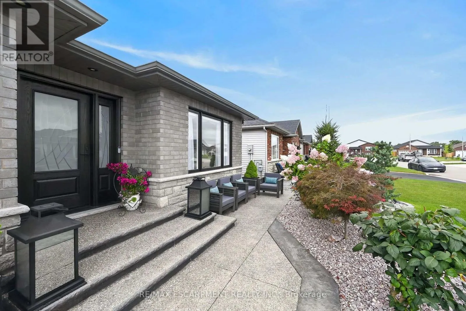 18 LINDA CRESCENT