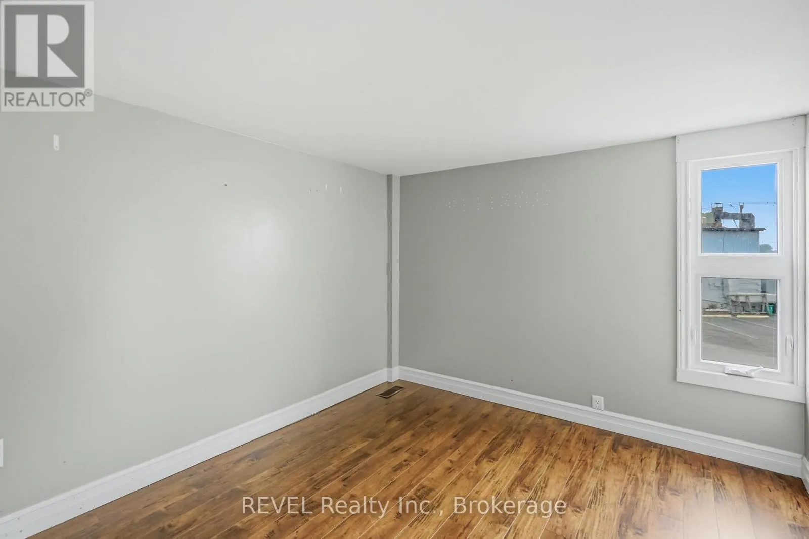 2324 CENTRE STREET