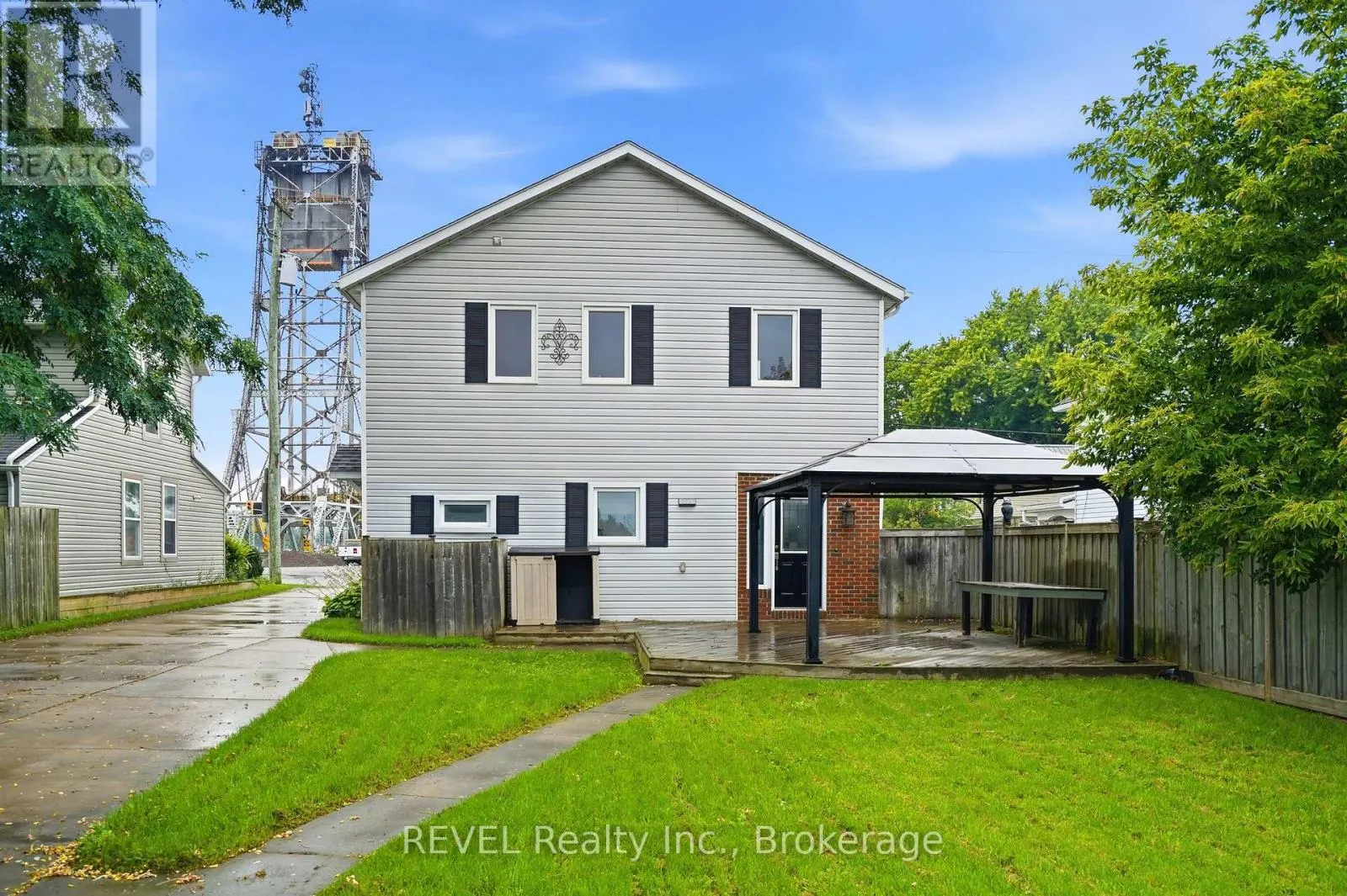 2324 CENTRE STREET