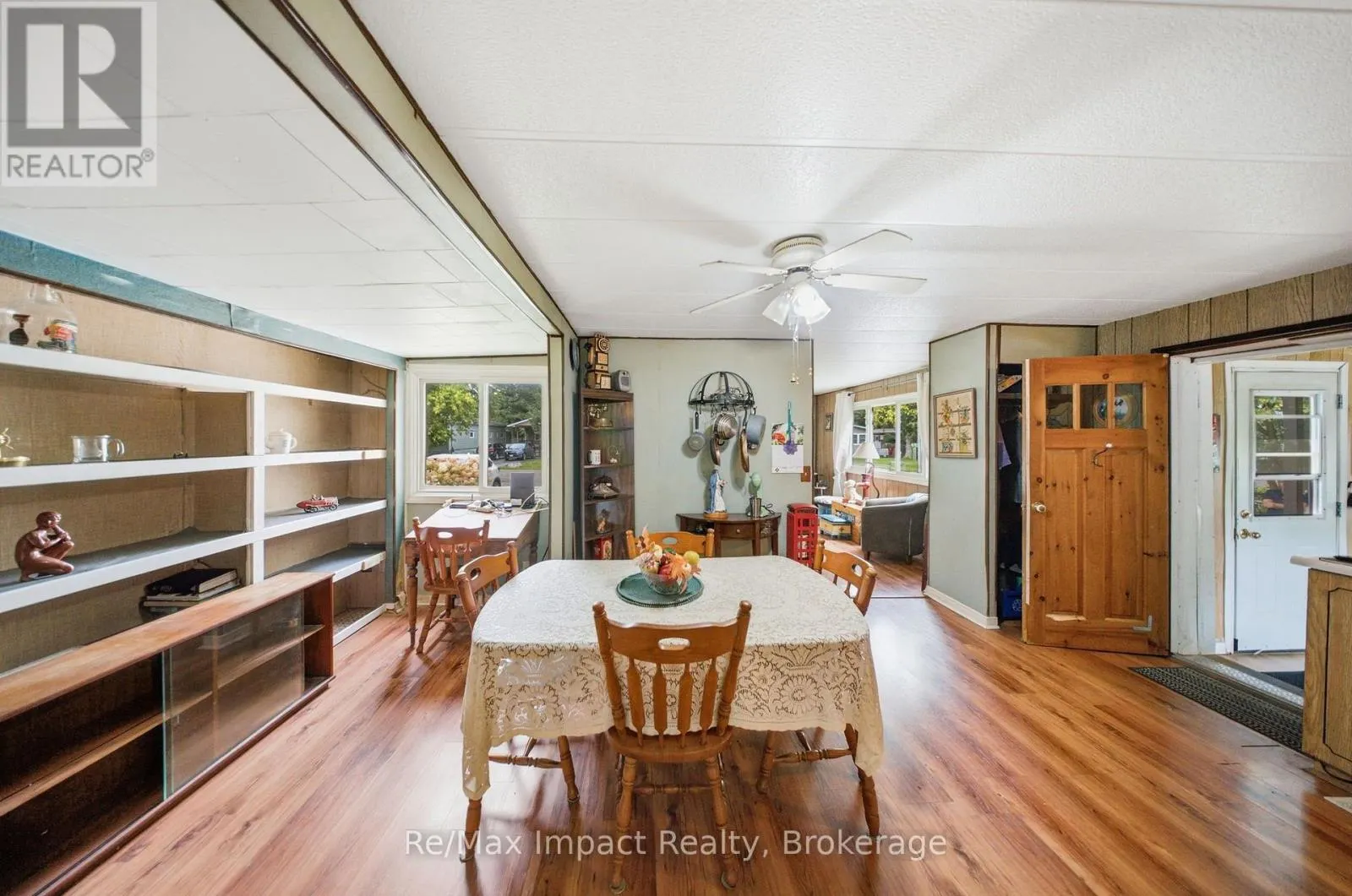 39 HILLVIEW DRIVE