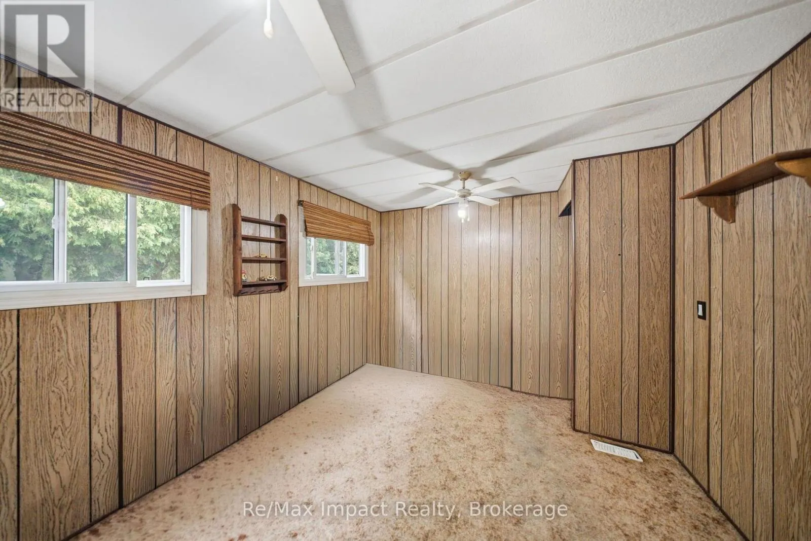 39 HILLVIEW DRIVE