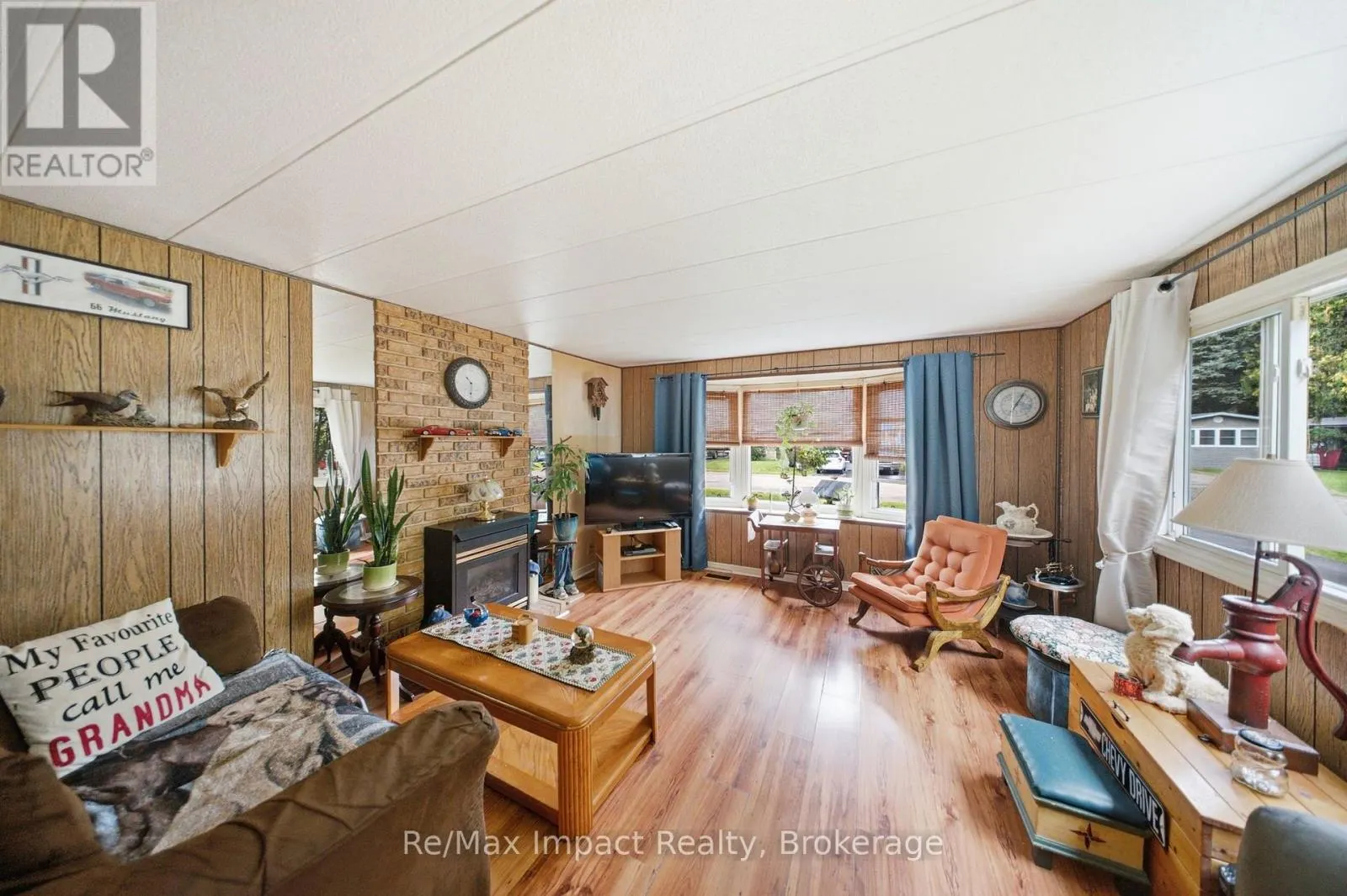 39 HILLVIEW DRIVE