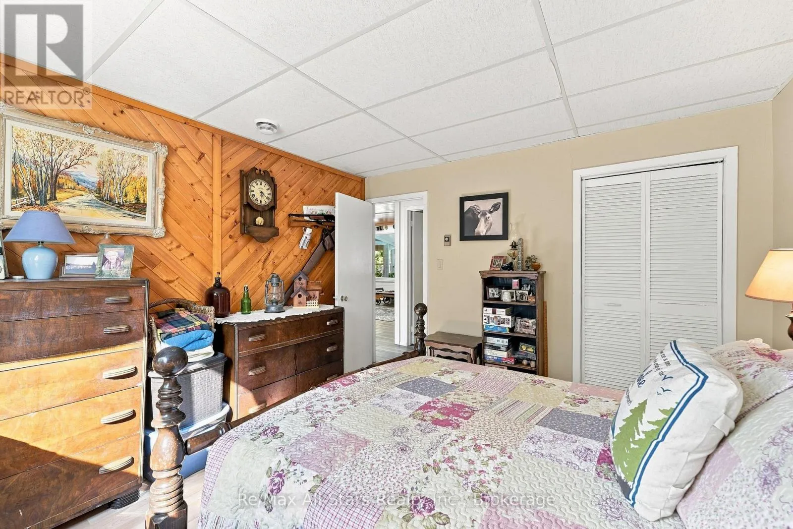 1561 CRYSTAL LAKE