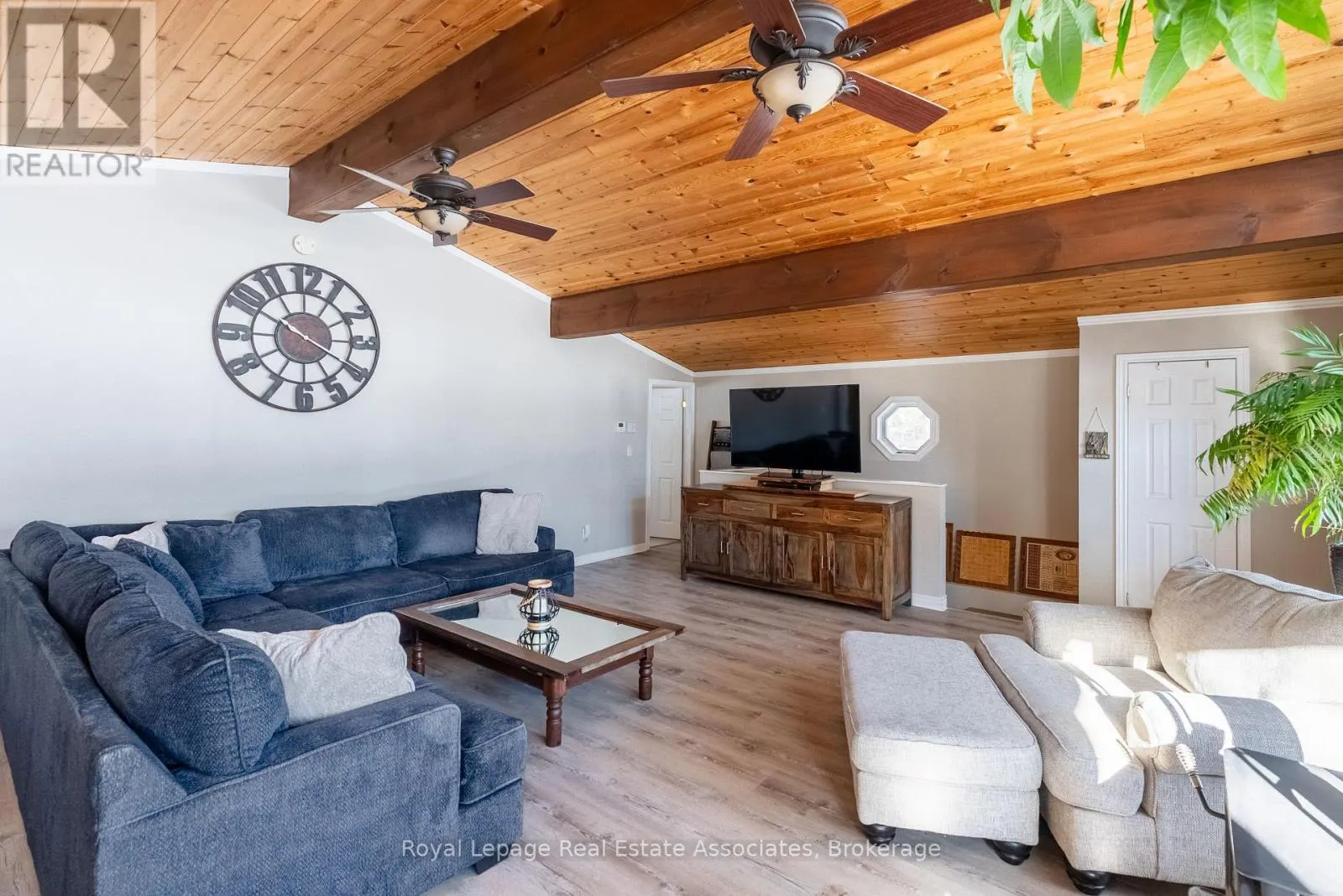 196 CIRCLE ROAD
