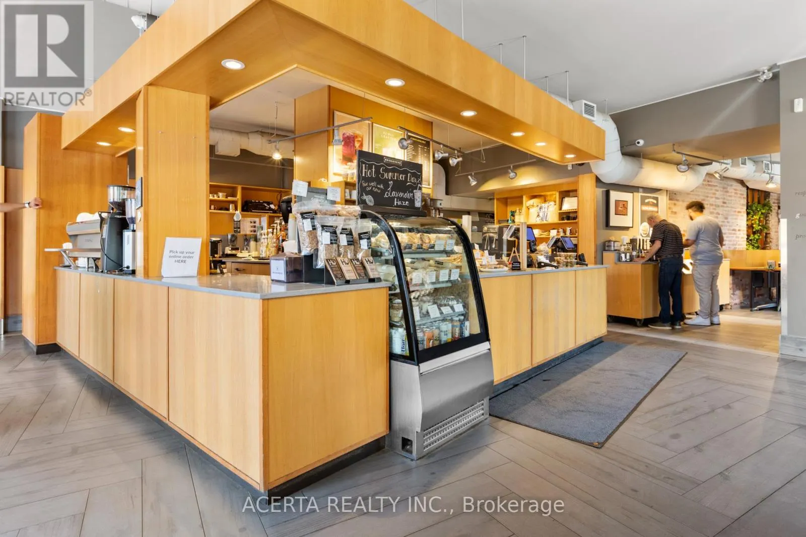 1008 WELLINGTON STREET W