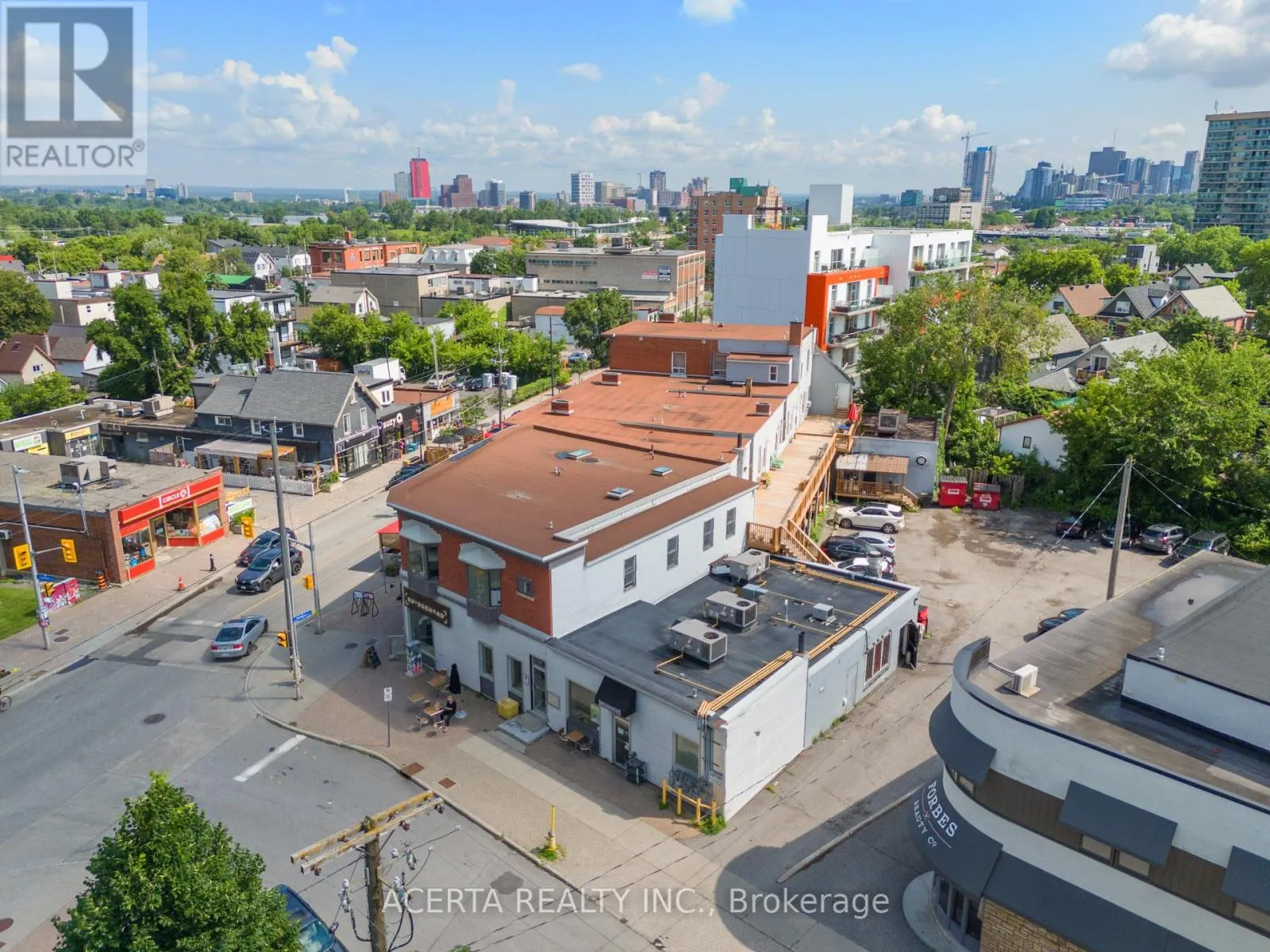 1008 WELLINGTON STREET W