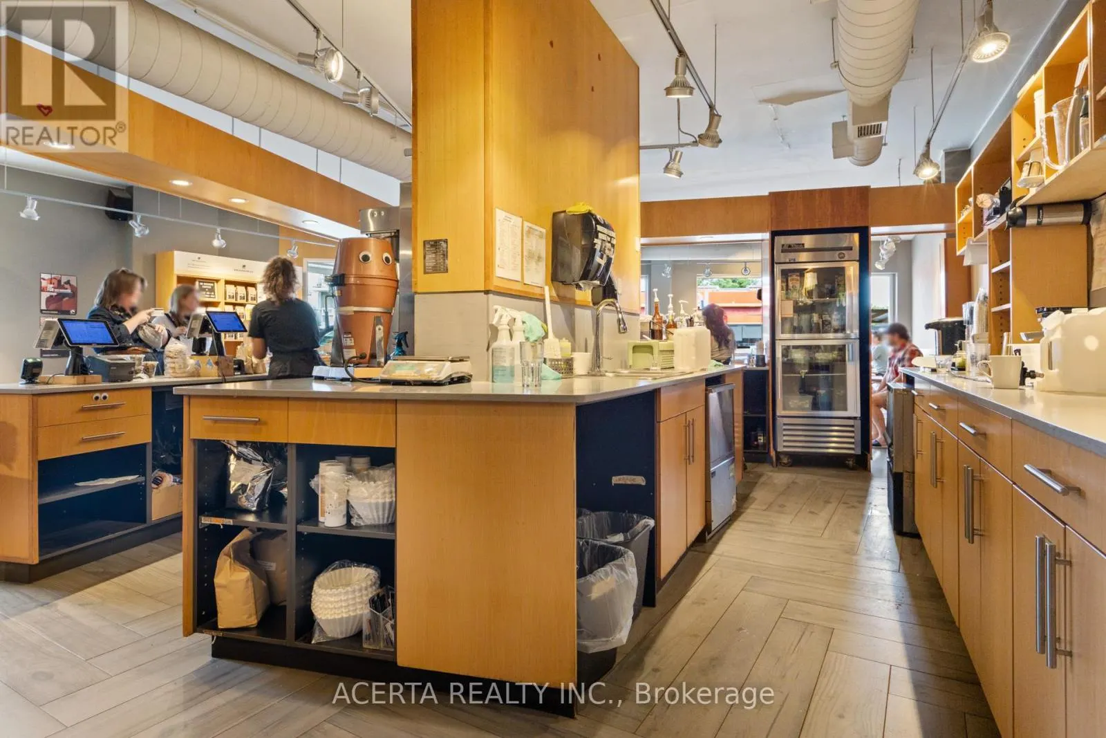 1008 WELLINGTON STREET W
