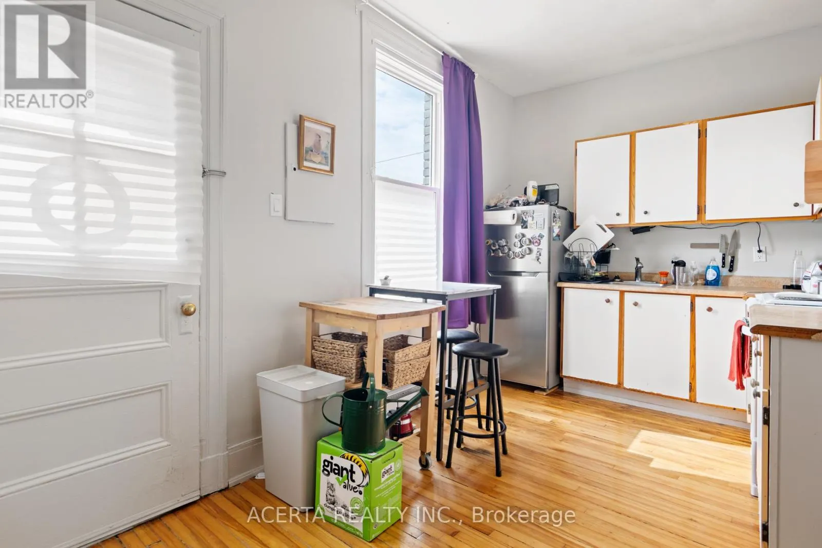 1008 WELLINGTON STREET W
