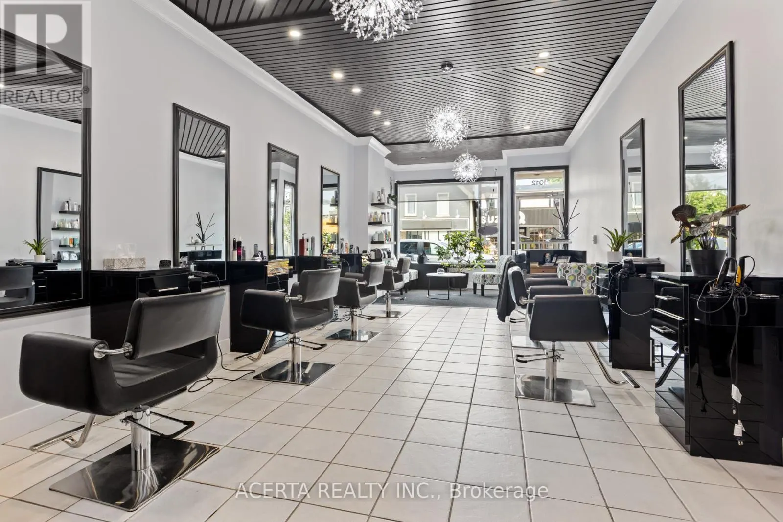 1008 WELLINGTON STREET W