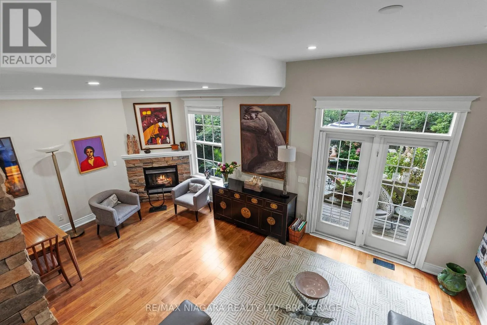 3 - 175 QUEEN STREET #3