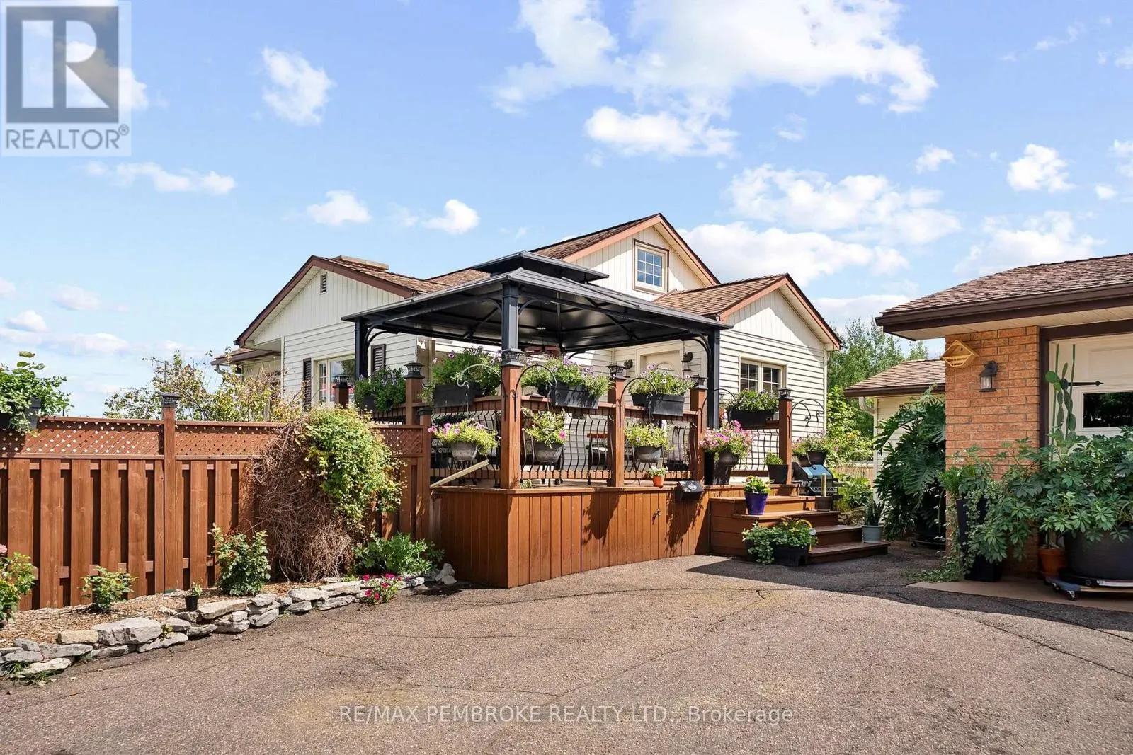 1315 BLAKELY CRESCENT W