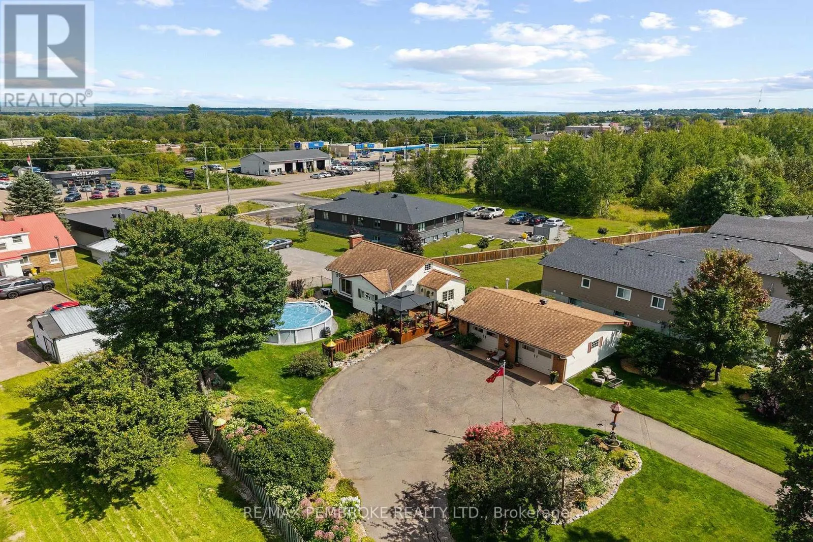 1315 BLAKELY CRESCENT W