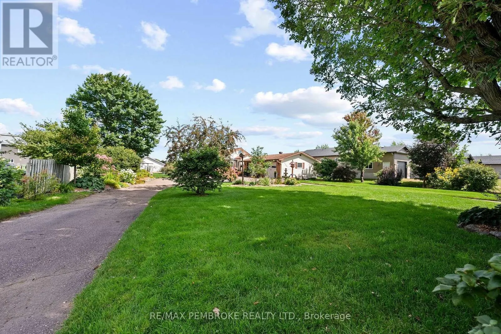 1315 BLAKELY CRESCENT W