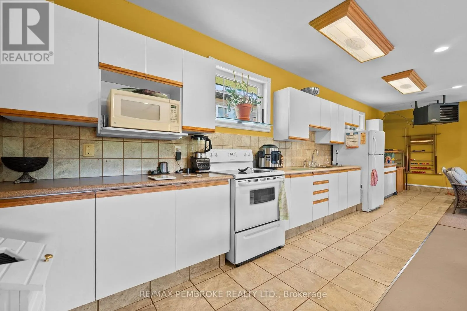 1315 BLAKELY CRESCENT W