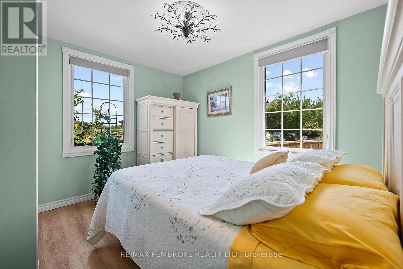 1315 BLAKELY CRESCENT W
