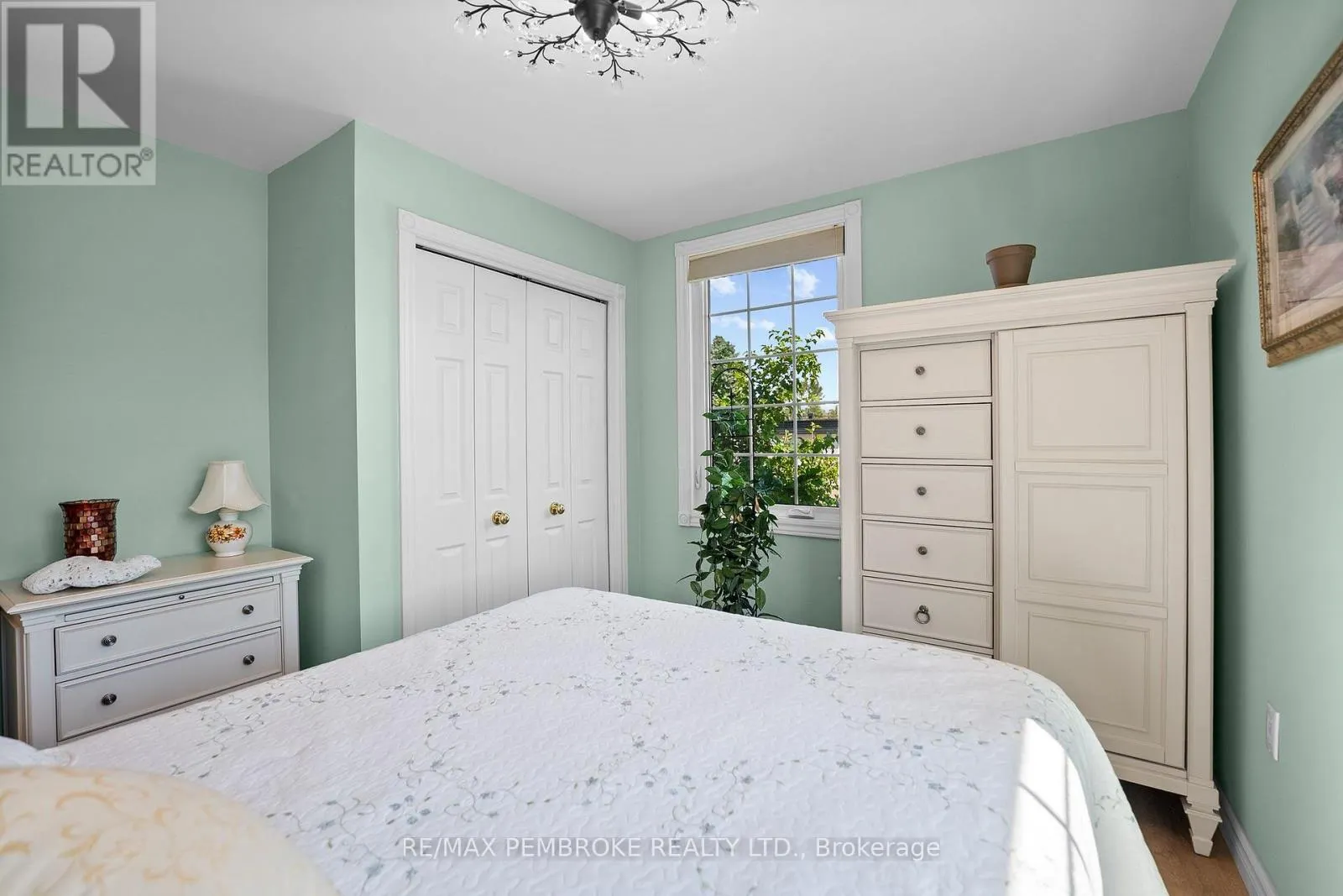 1315 BLAKELY CRESCENT W