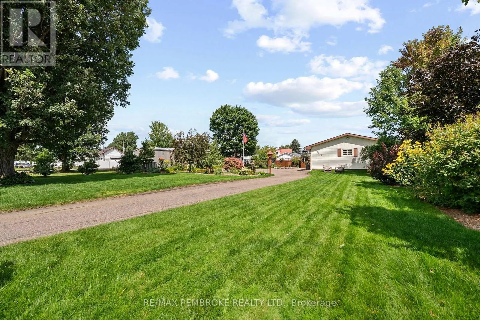 1315 BLAKELY CRESCENT W