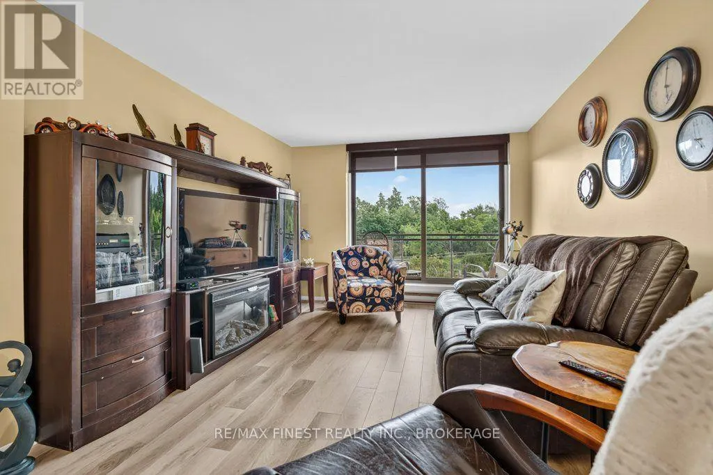 307 - 120 BARRETT COURT #307