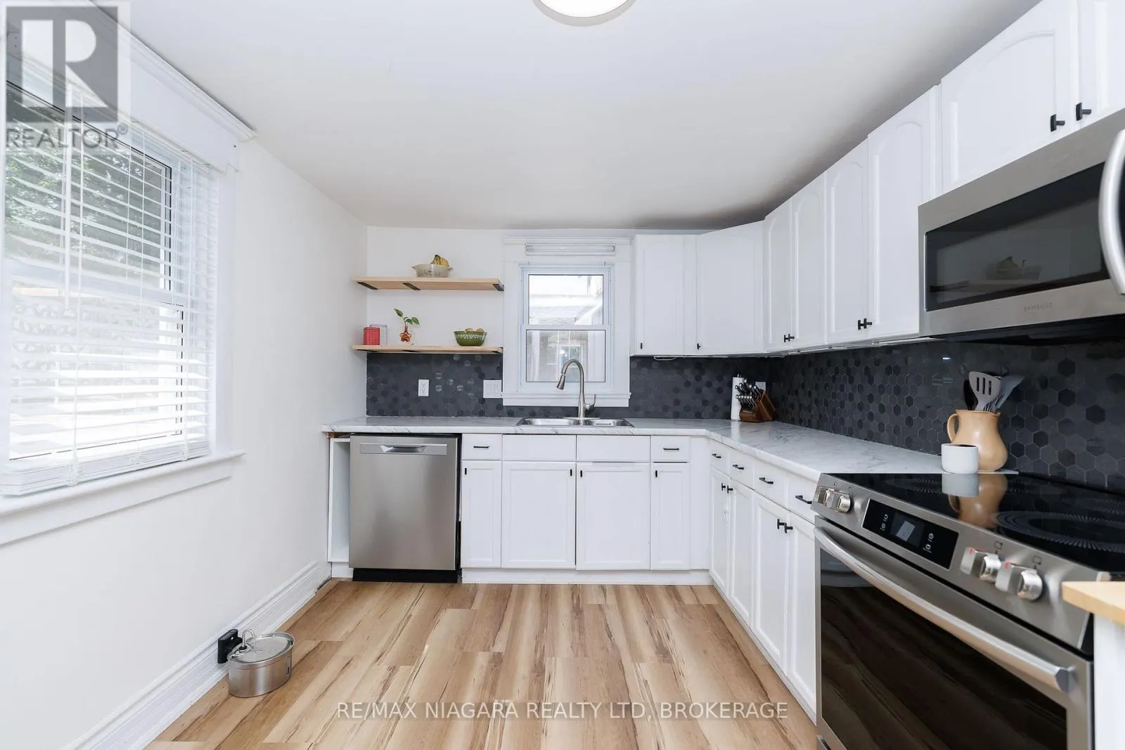 164 KENT STREET