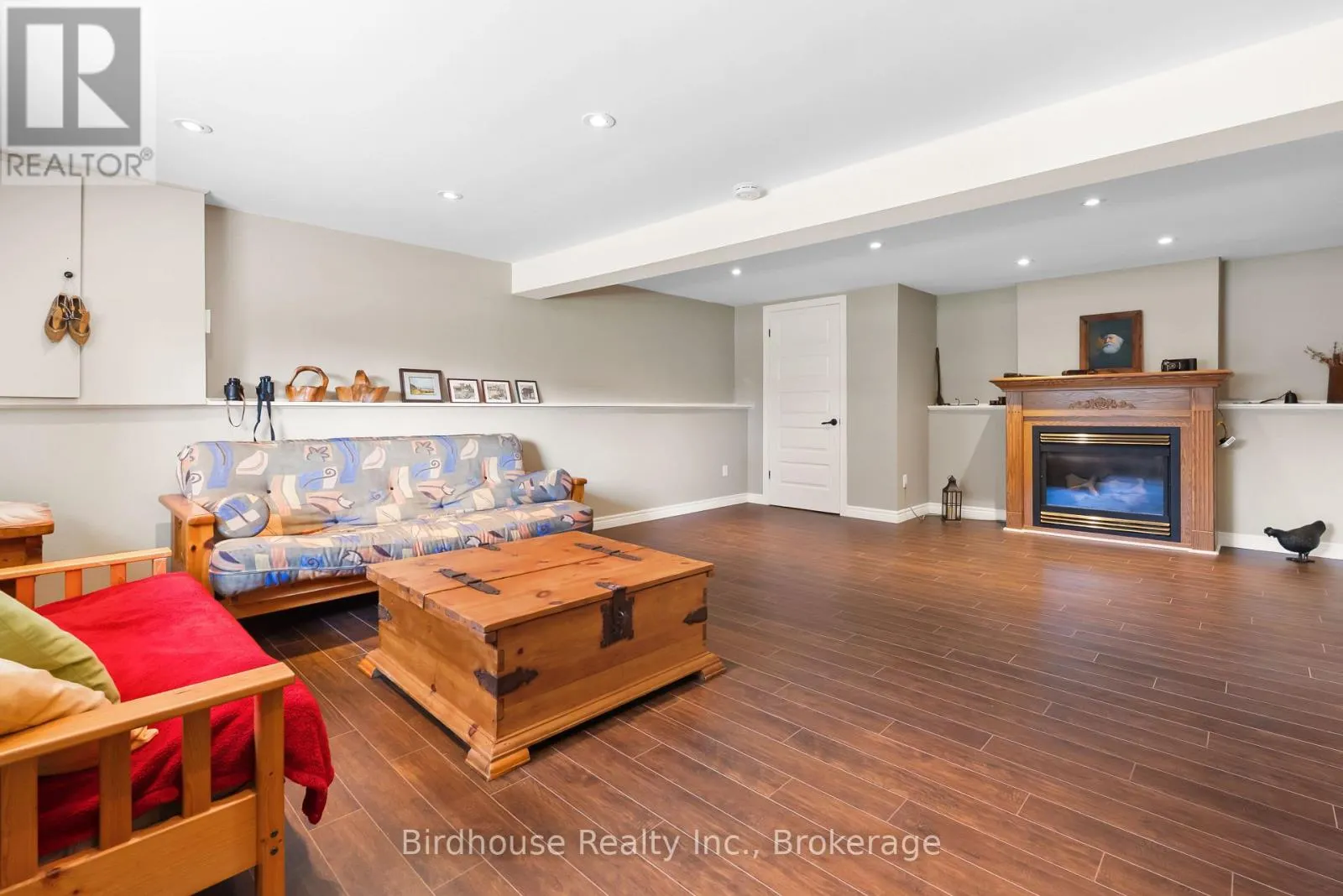 46 RIVERSIDE DRIVE