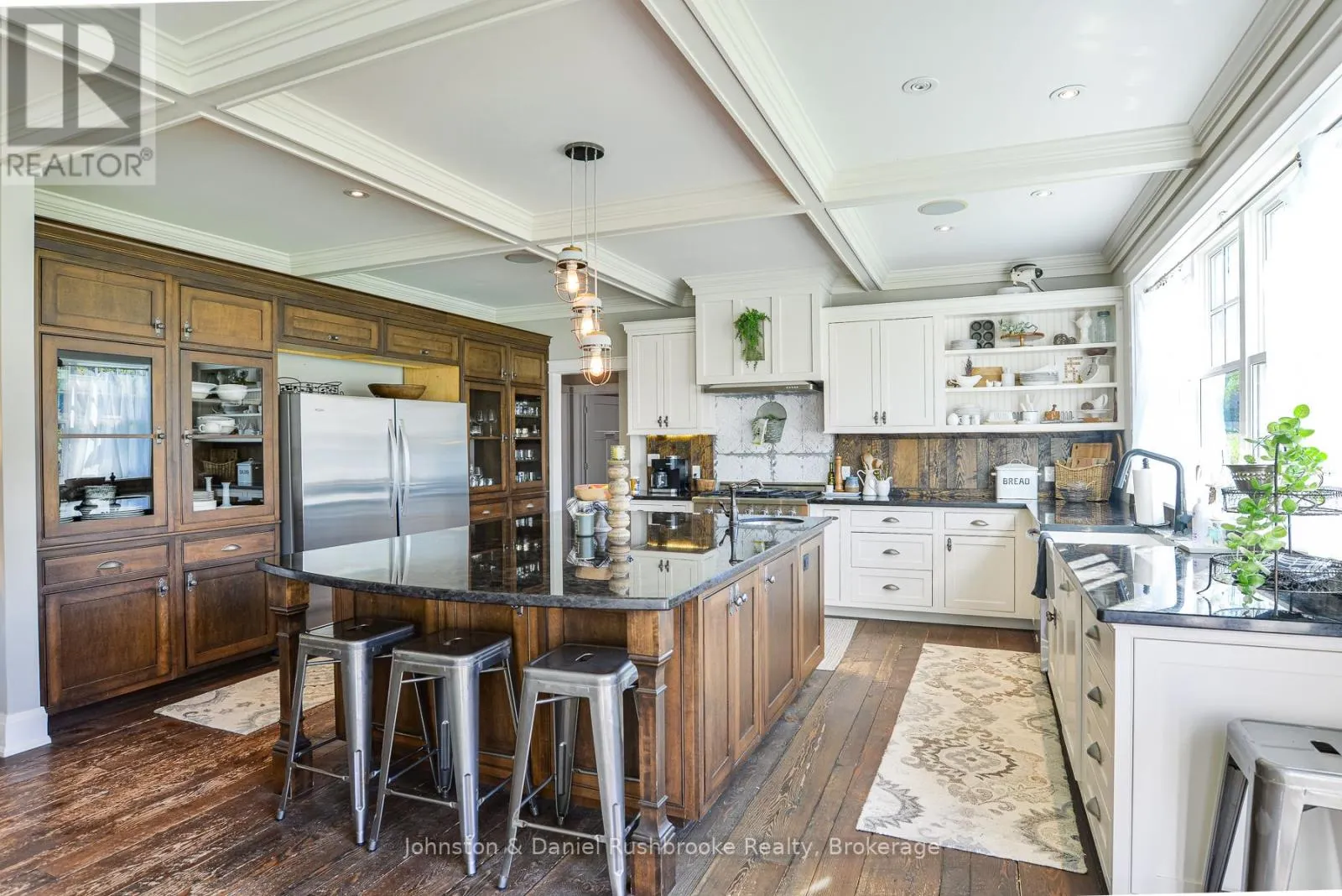 1422 MUSKOKA RD 118 ROAD W