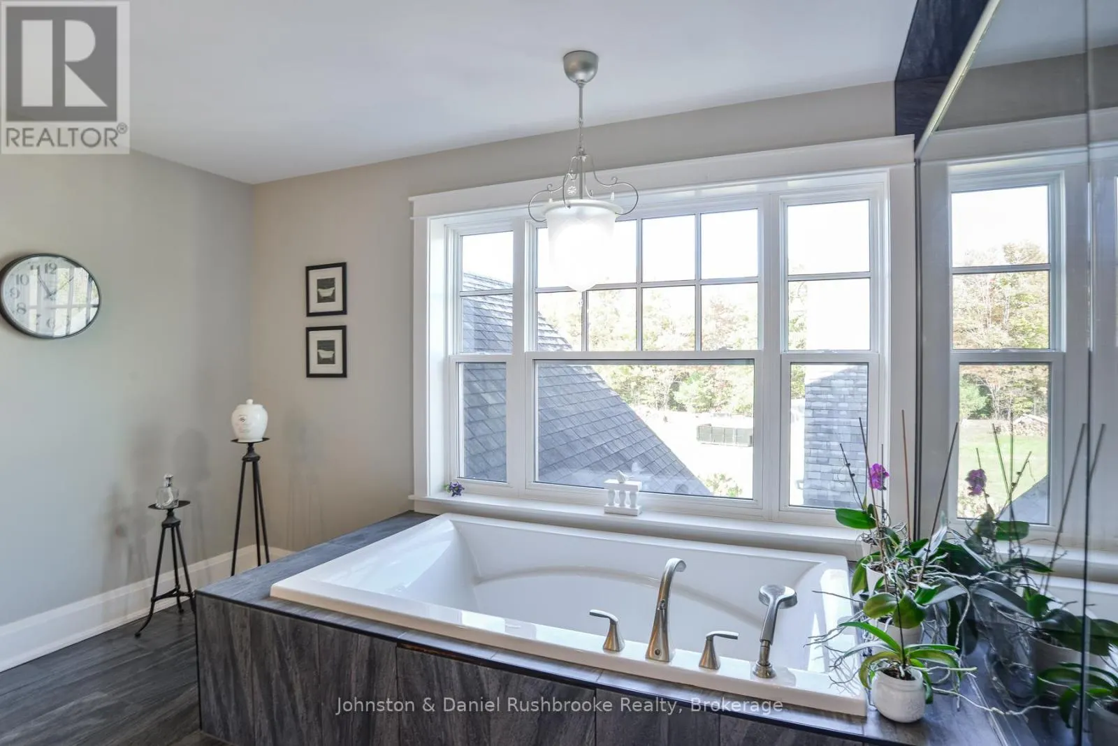1422 MUSKOKA RD 118 ROAD W