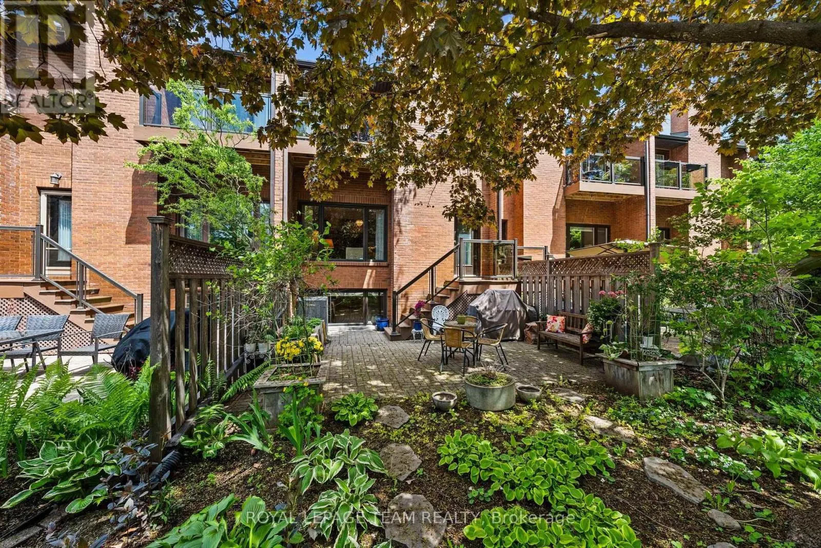 6 - 625 RICHMOND ROAD