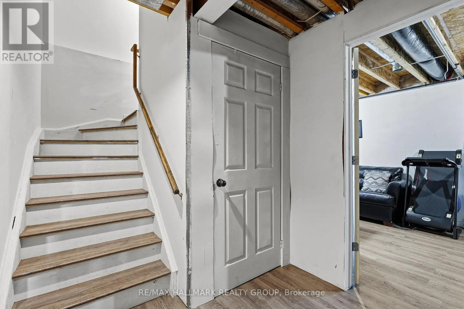 438 DENIS STREET