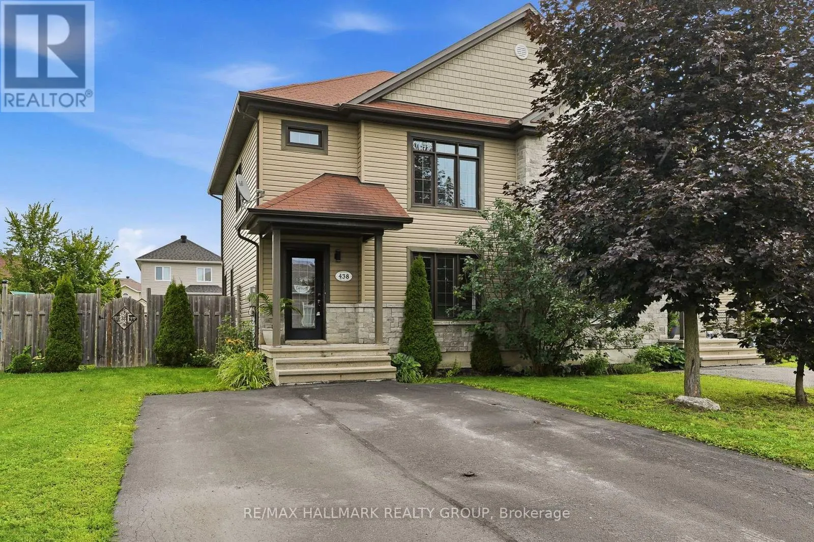 438 DENIS STREET