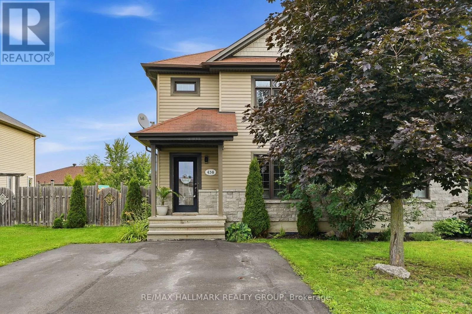 438 DENIS STREET