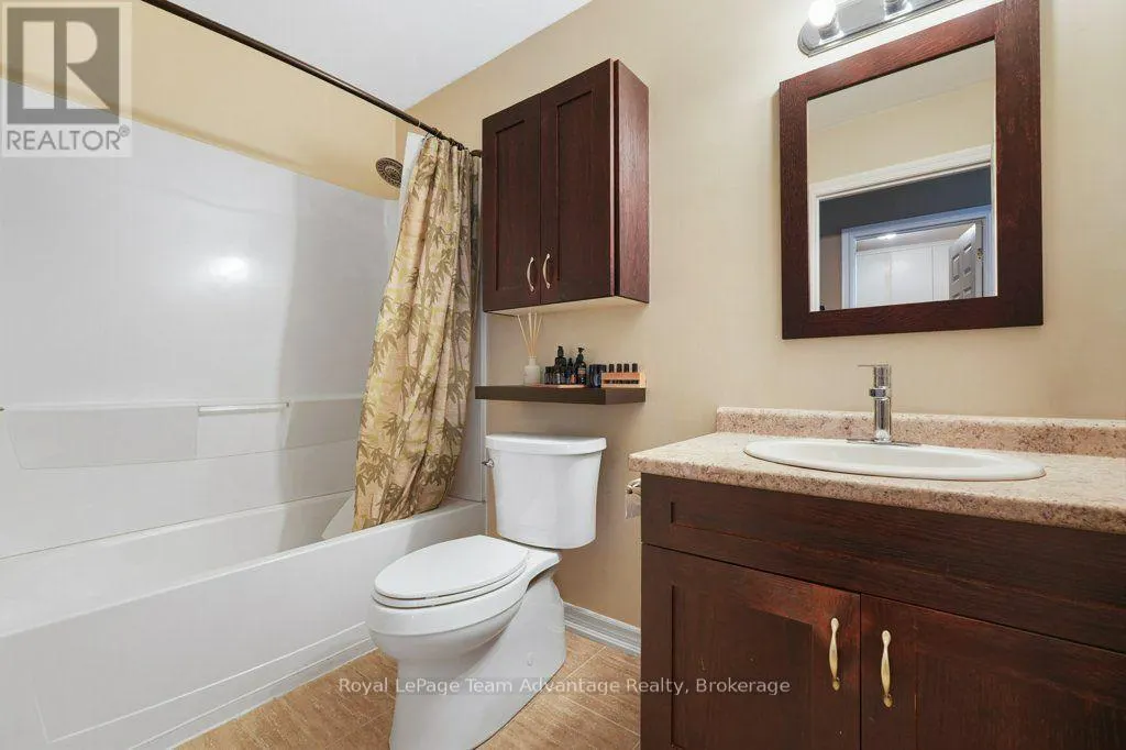 5 - 45 SEGUIN PLACE #5