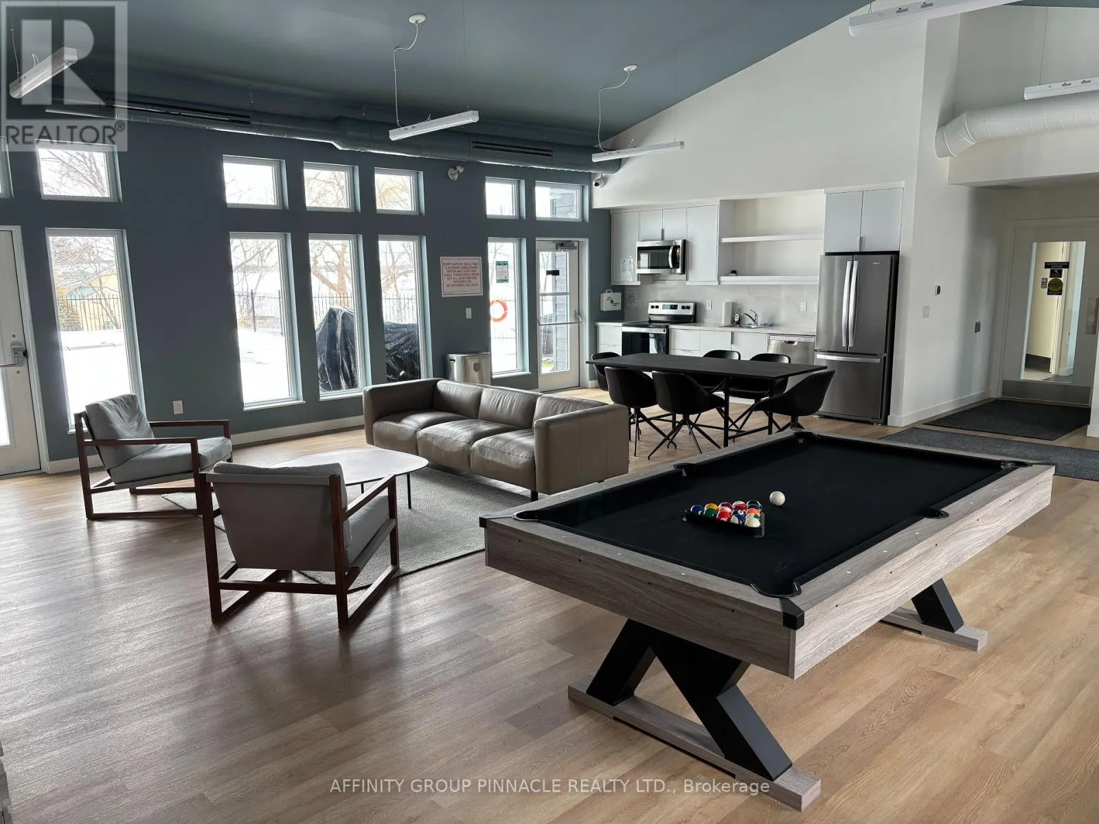 302 - 19 A WEST STREET N #302