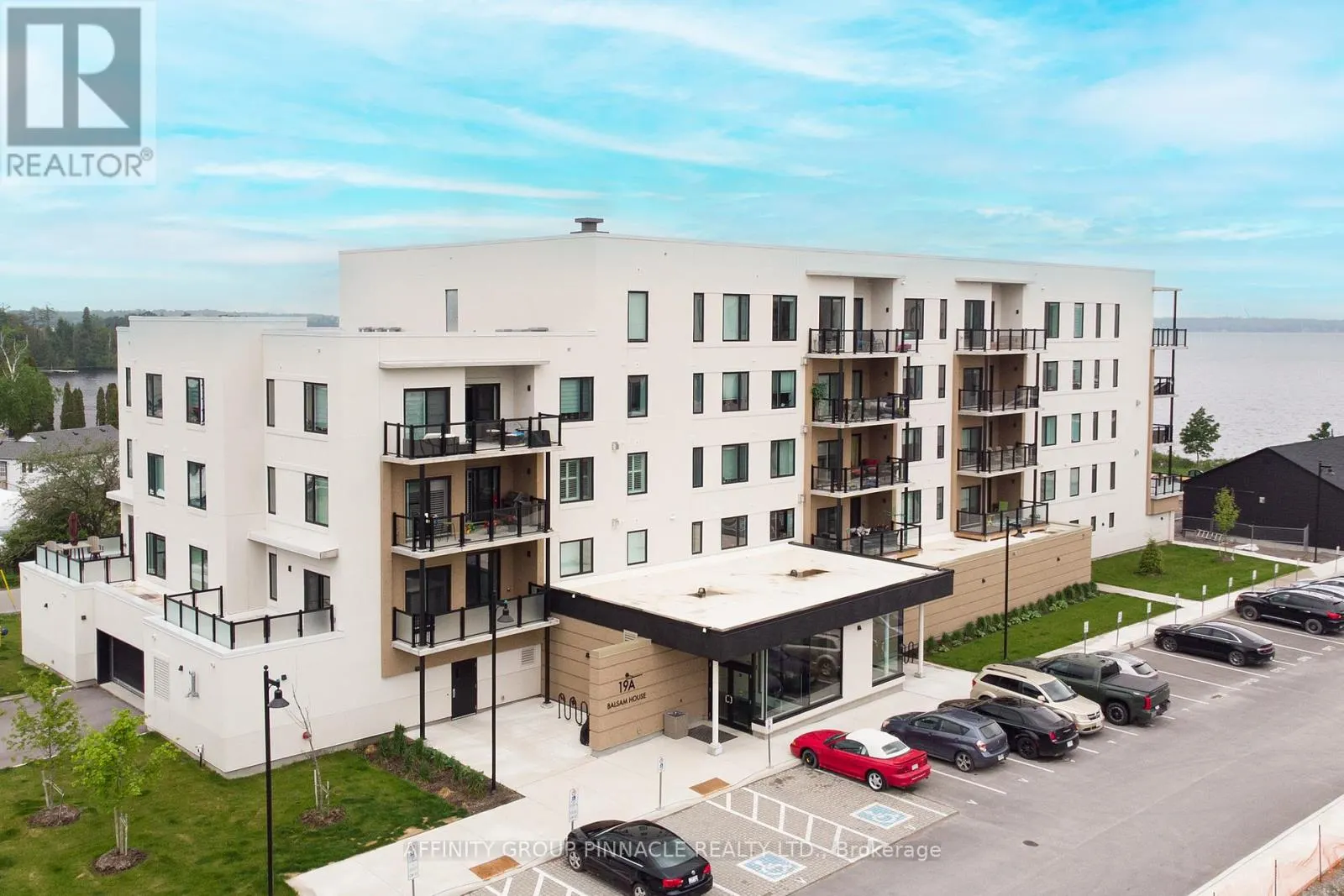 302 - 19 A WEST STREET N #302