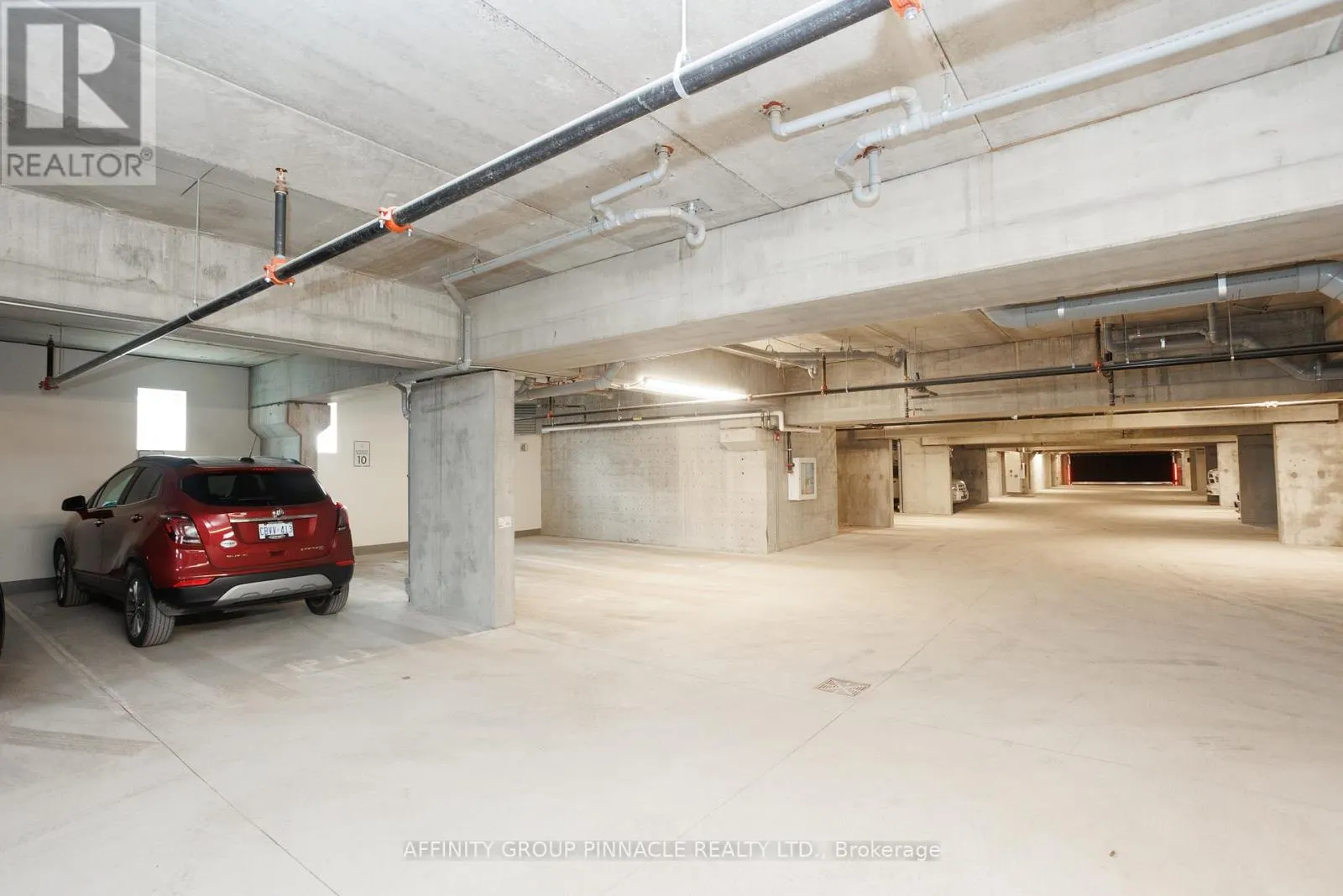 302 - 19 A WEST STREET N #302
