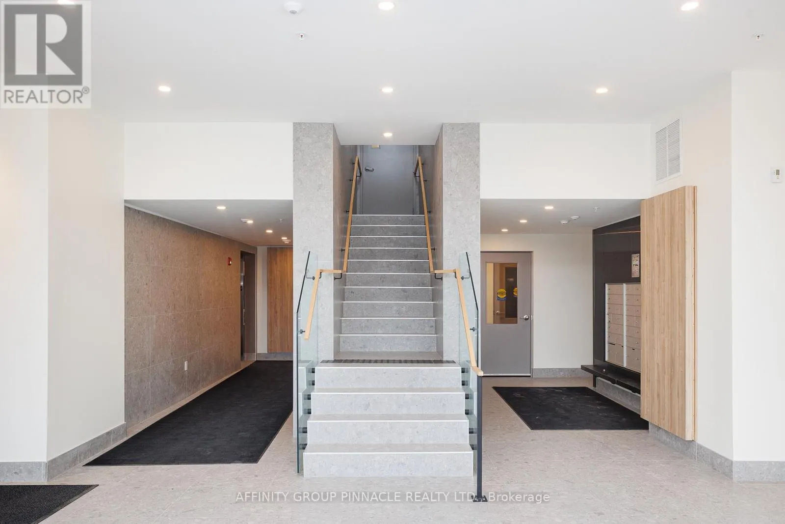 302 - 19 A WEST STREET N #302