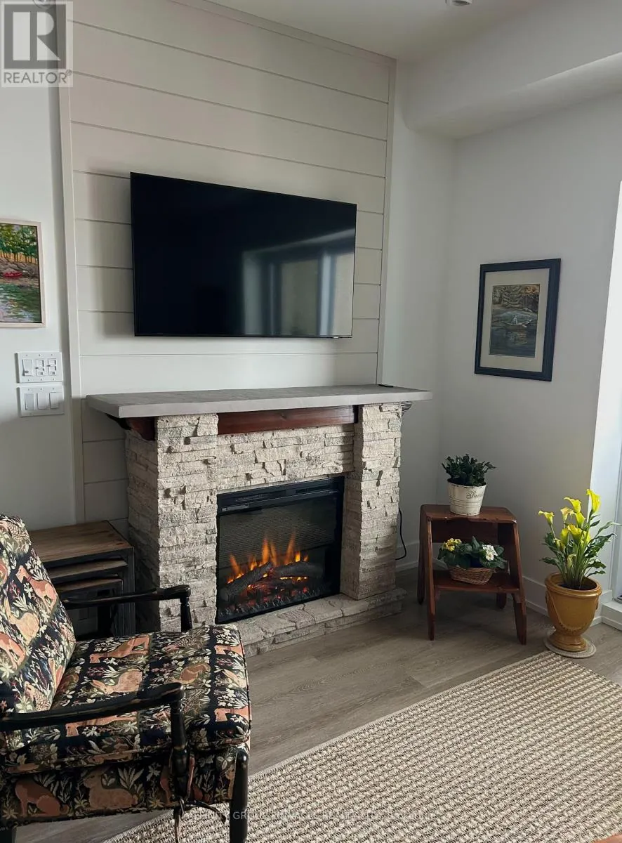 302 - 19 A WEST STREET N #302