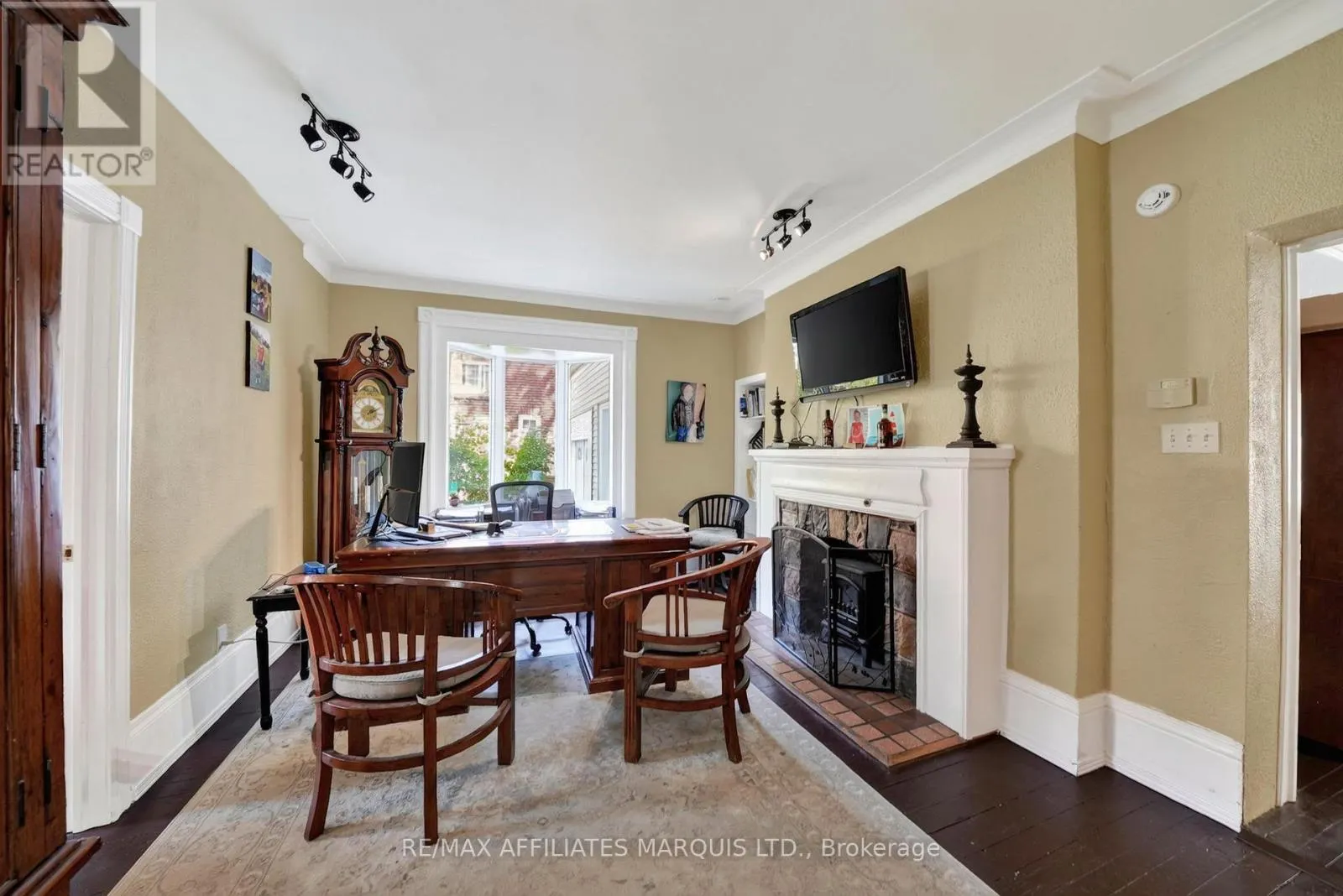 220 SECOND STREET W