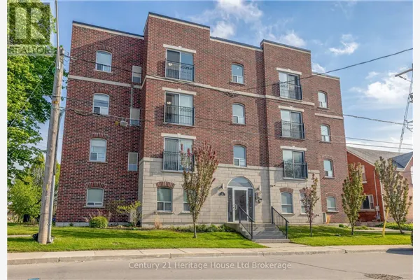 201 - 34 BROCK STREET