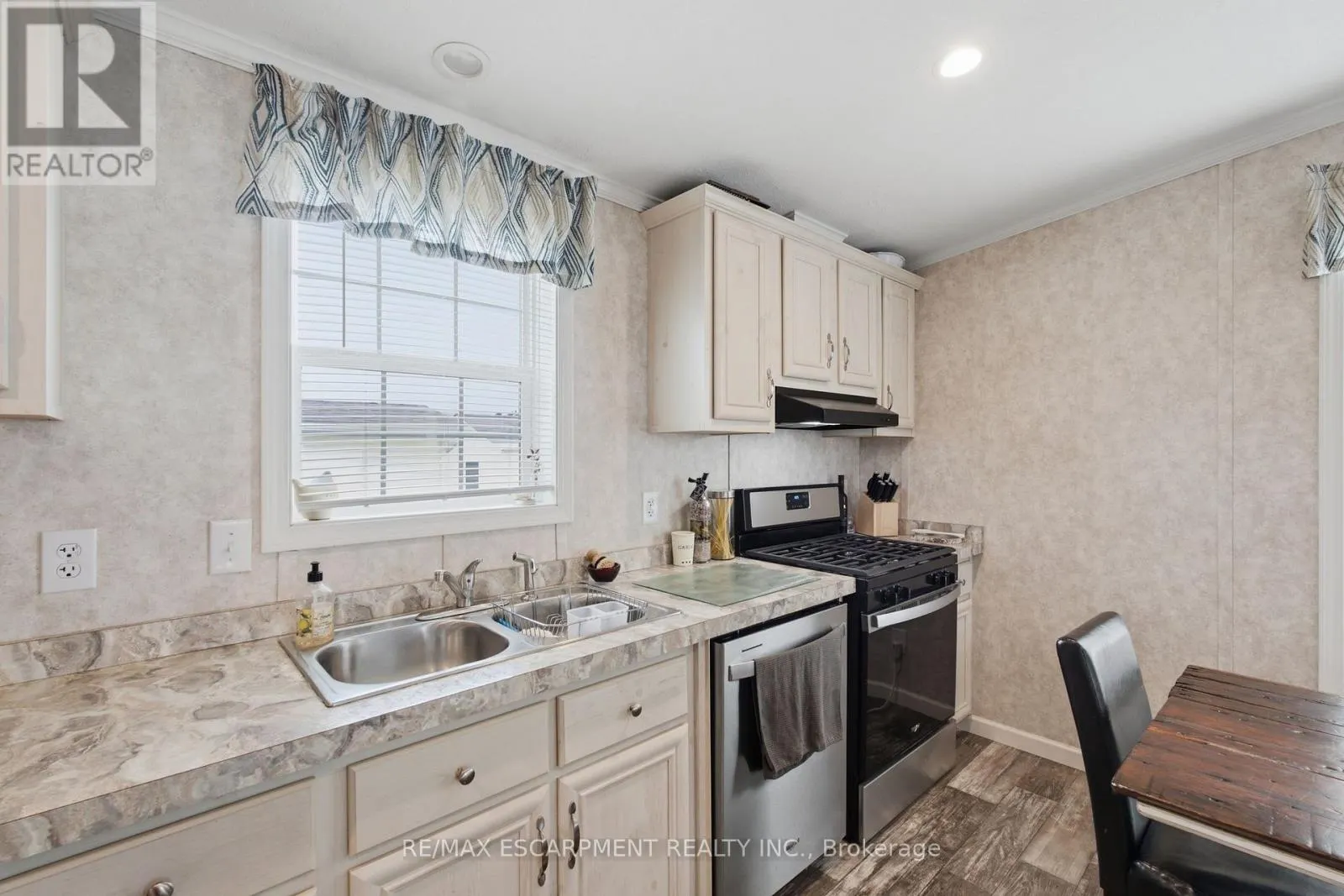 10 MARSH COVE
