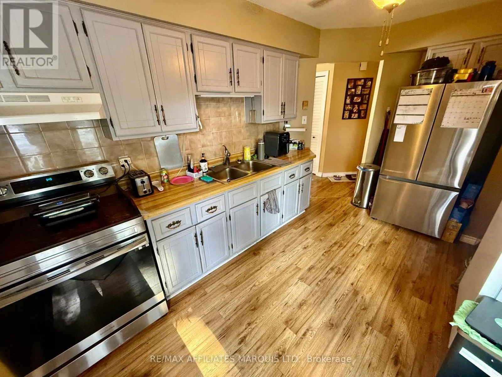 574 LYNWOOD DRIVE