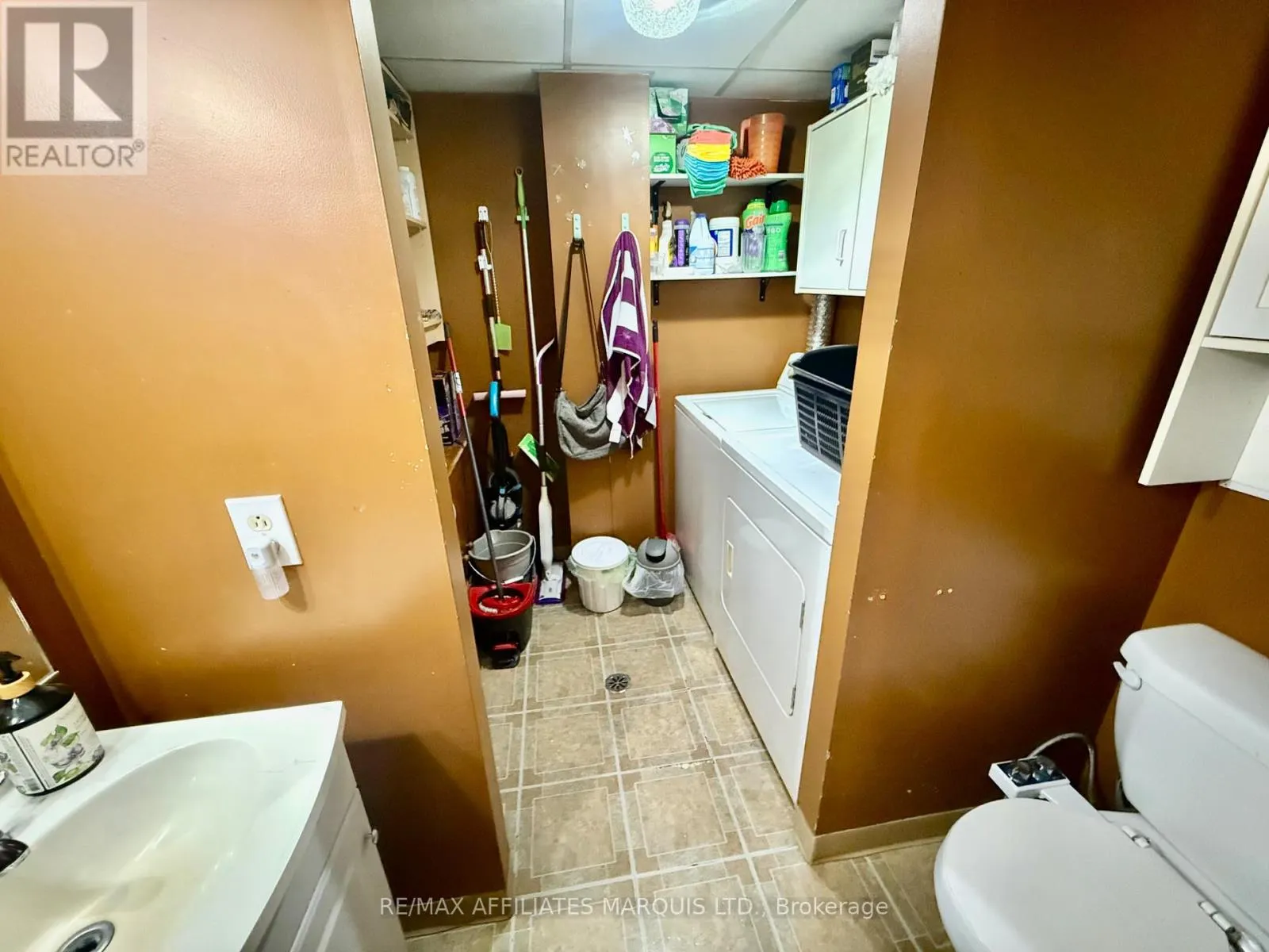 574 LYNWOOD DRIVE