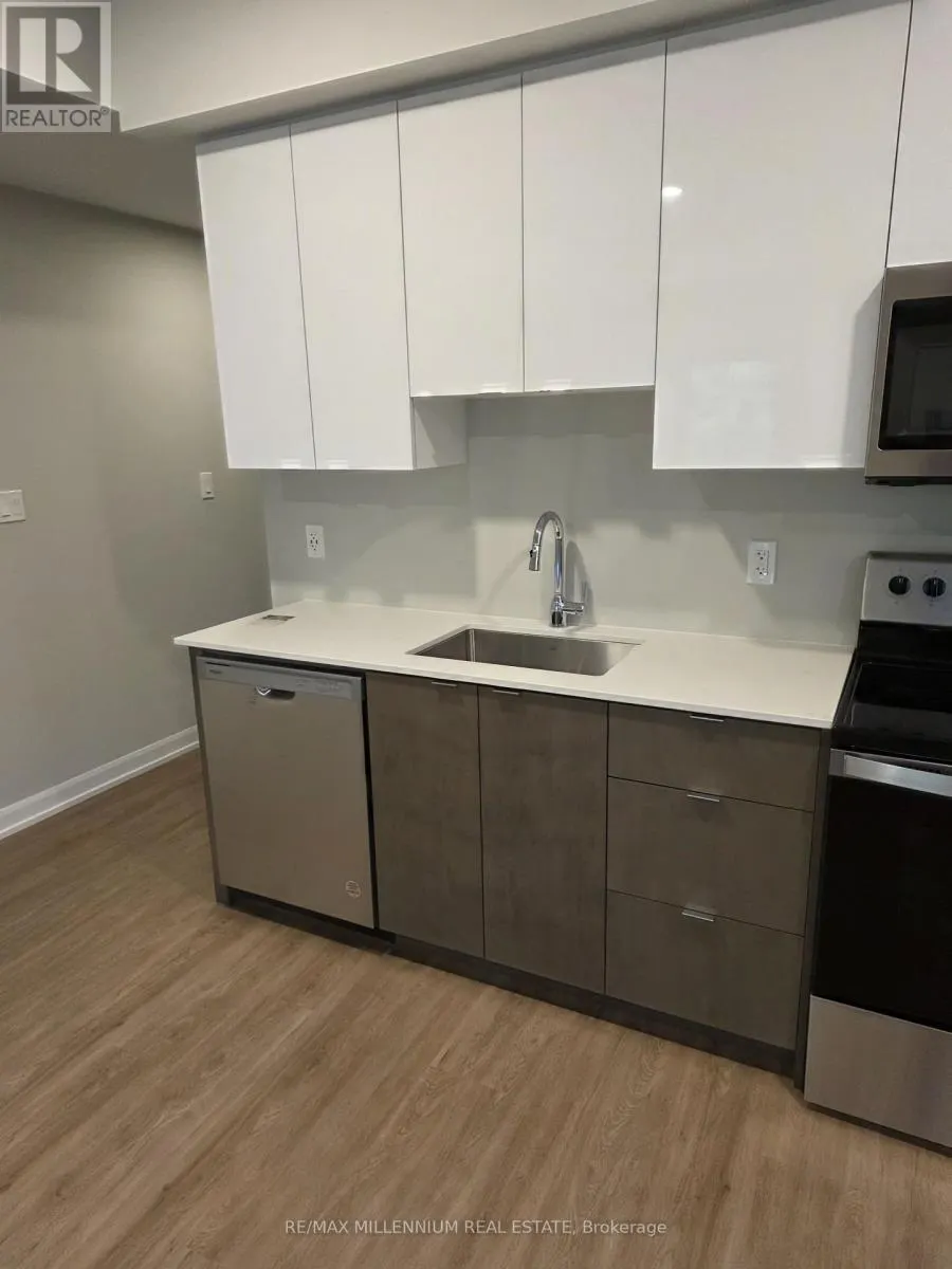 320 - 708 WOOLWICH STREET
