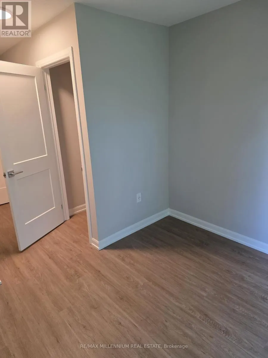 320 - 708 WOOLWICH STREET