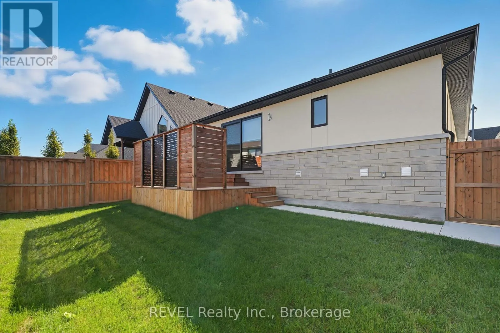 40 IVY CRESCENT