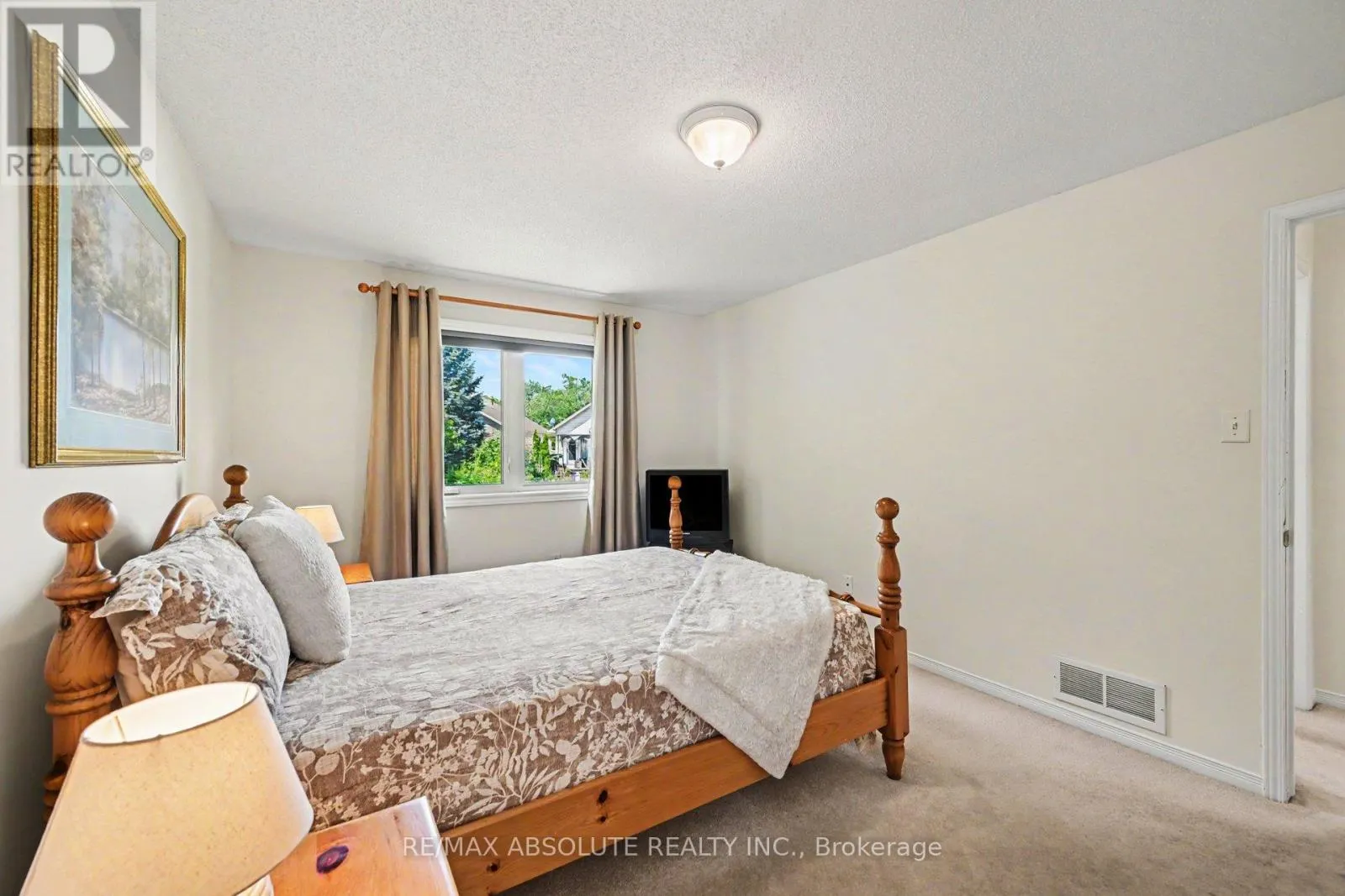 1 RIVER RIDGE CRESCENT