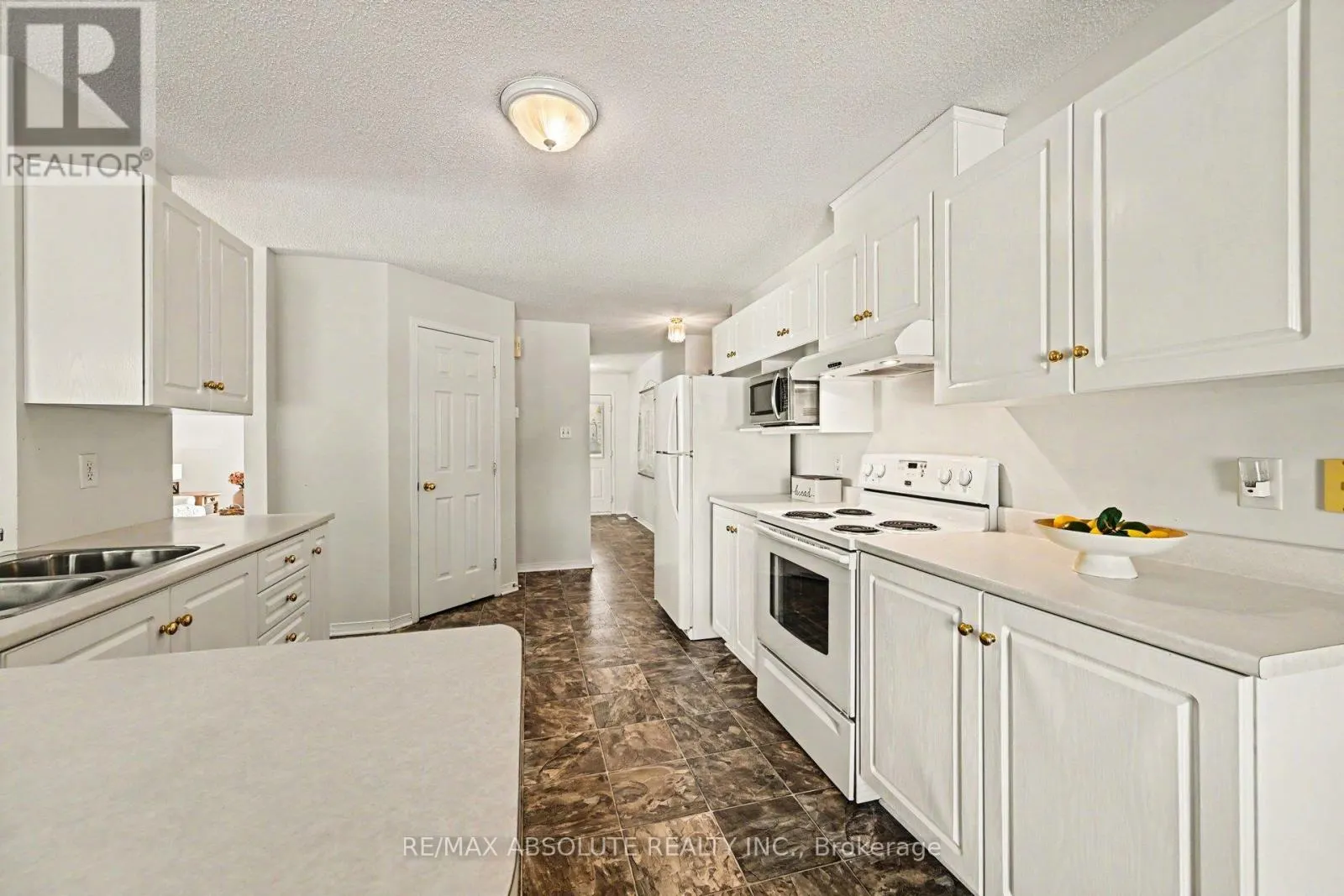 1 RIVER RIDGE CRESCENT