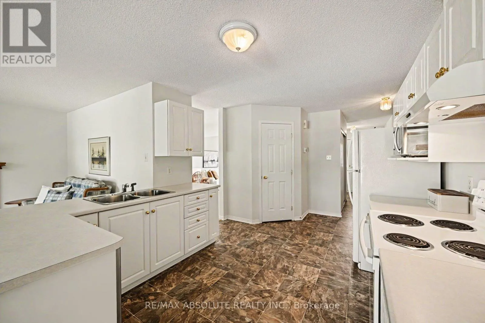 1 RIVER RIDGE CRESCENT
